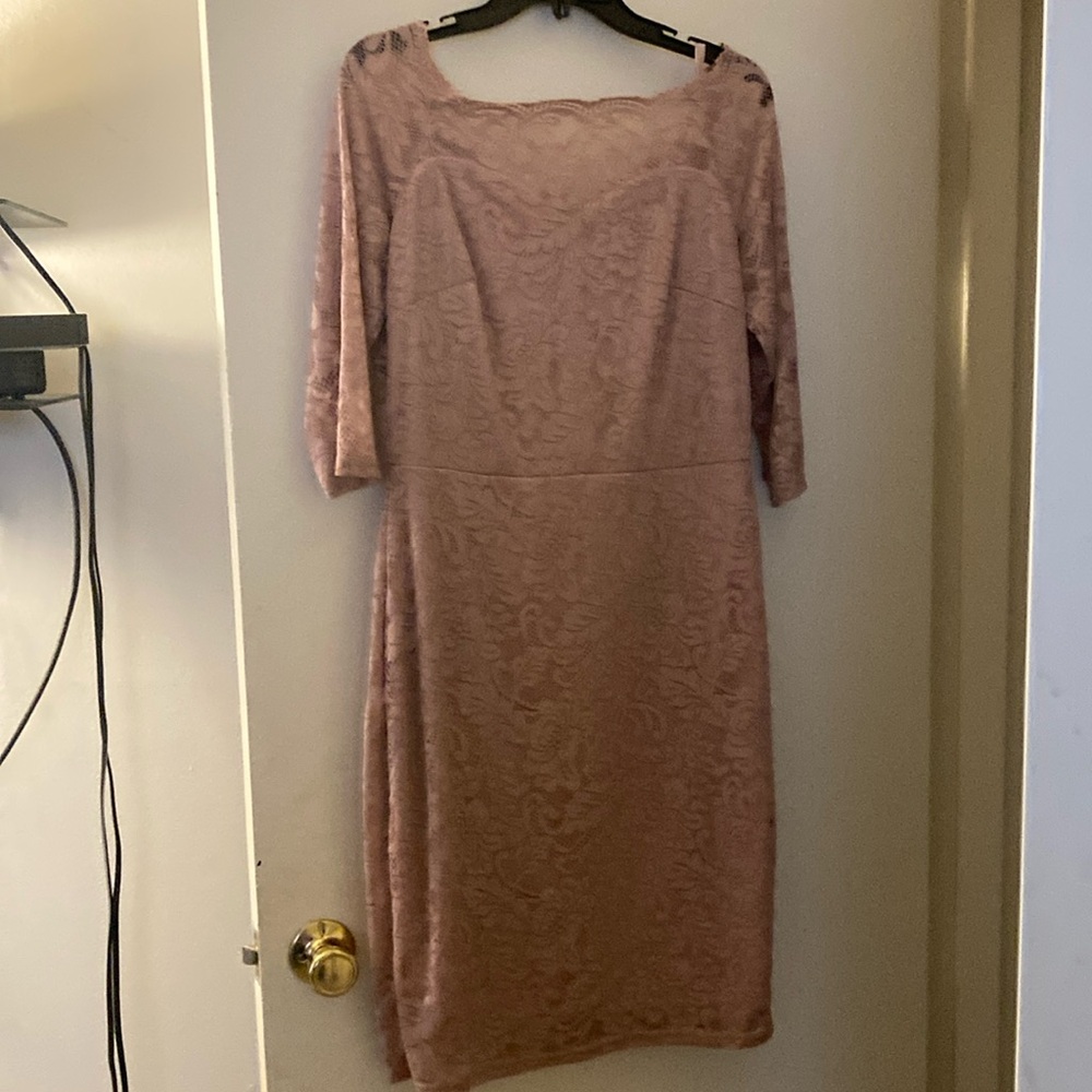 Beautiful Mauve colored laced Party Dresss. Light material.